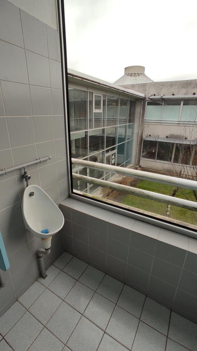 "I wish I could piss while seeing my friends walk down the halls, what a view! 5 stars!"