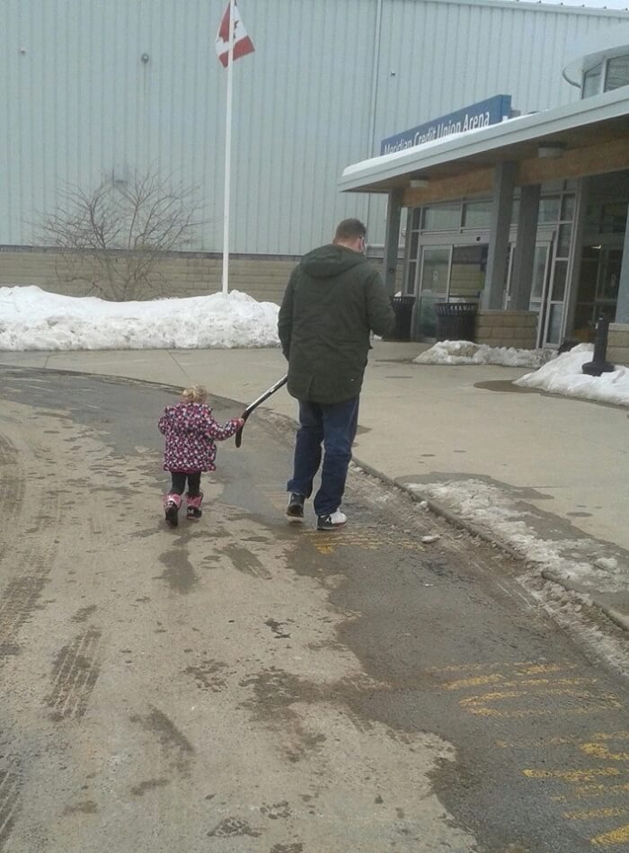 How to walk your kid in Canada