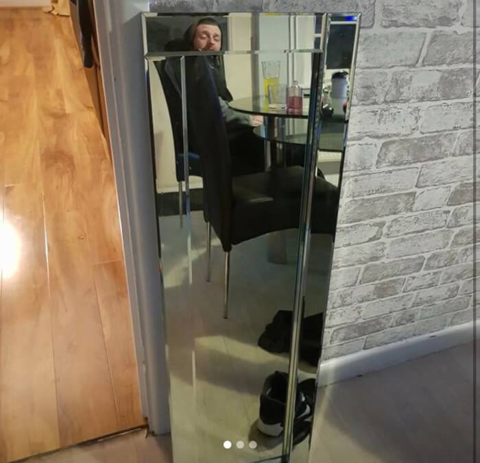 people trying to sell mirrors