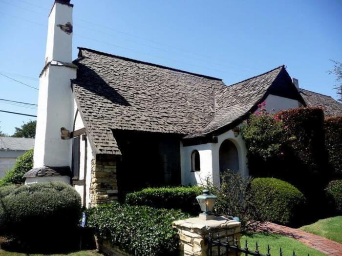 Real-Life Places Inspiring Disney Movies, The Dwarfs' Cottage In 'Snow White' and The Storybook Cottages In Los Feliz, Los Angeles