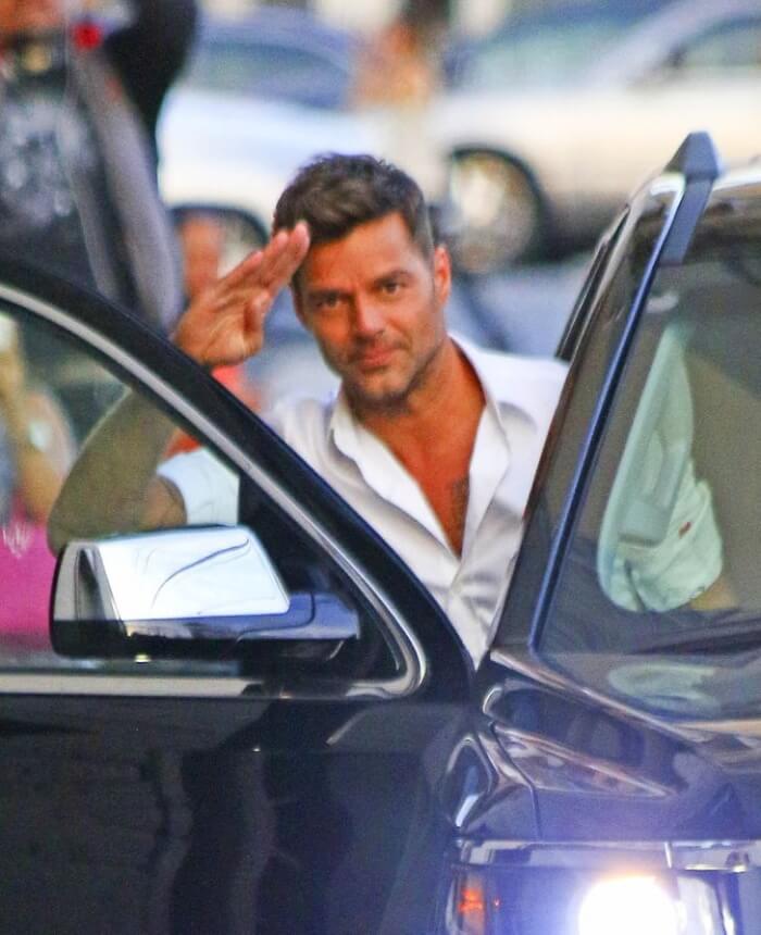 Celebrities Using Their Skills To Hide From Paparazzi, Ricky Martin, celebrity hiding from paparazzi
