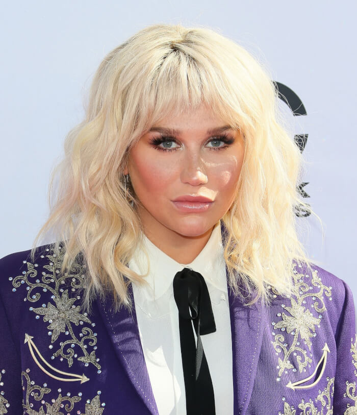 Kesha claims she once had sex with a ghost