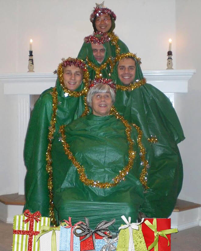 Weird Christmas Costumes 4
