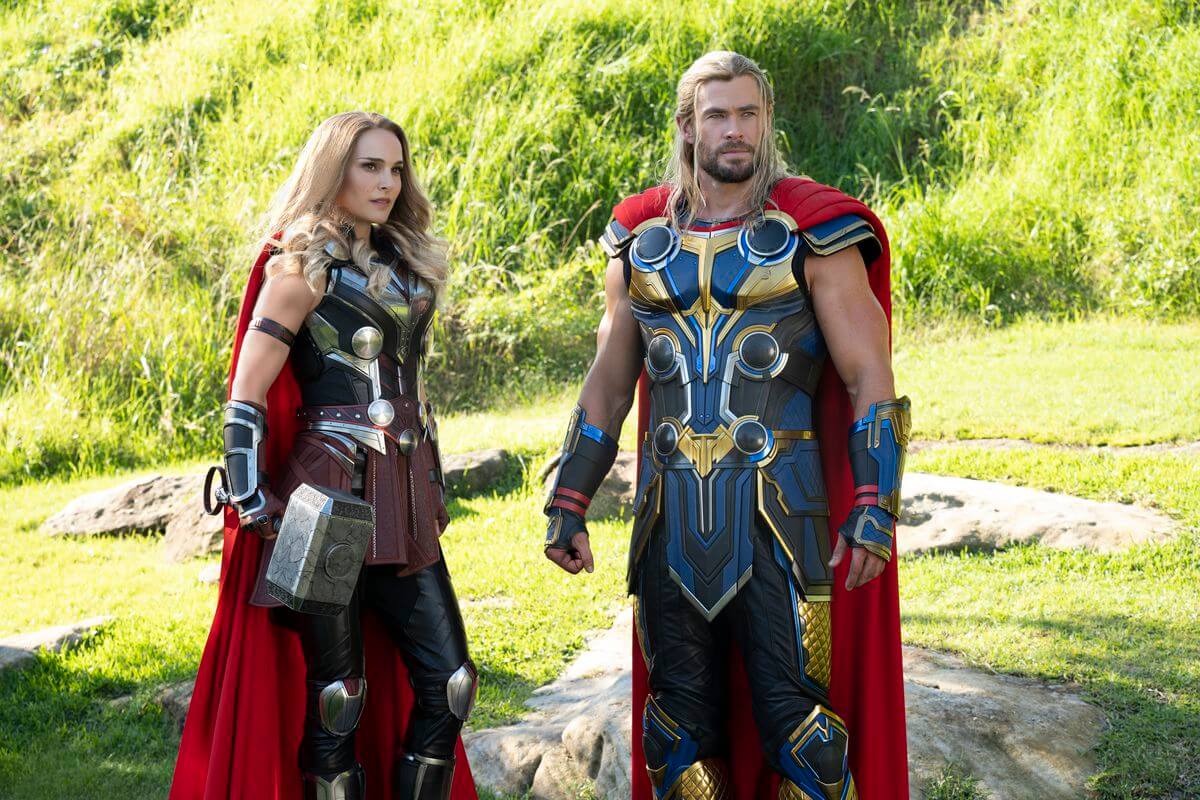 couples with zero chemistry Chris Hemsworth And Natalie Portman (Thor)