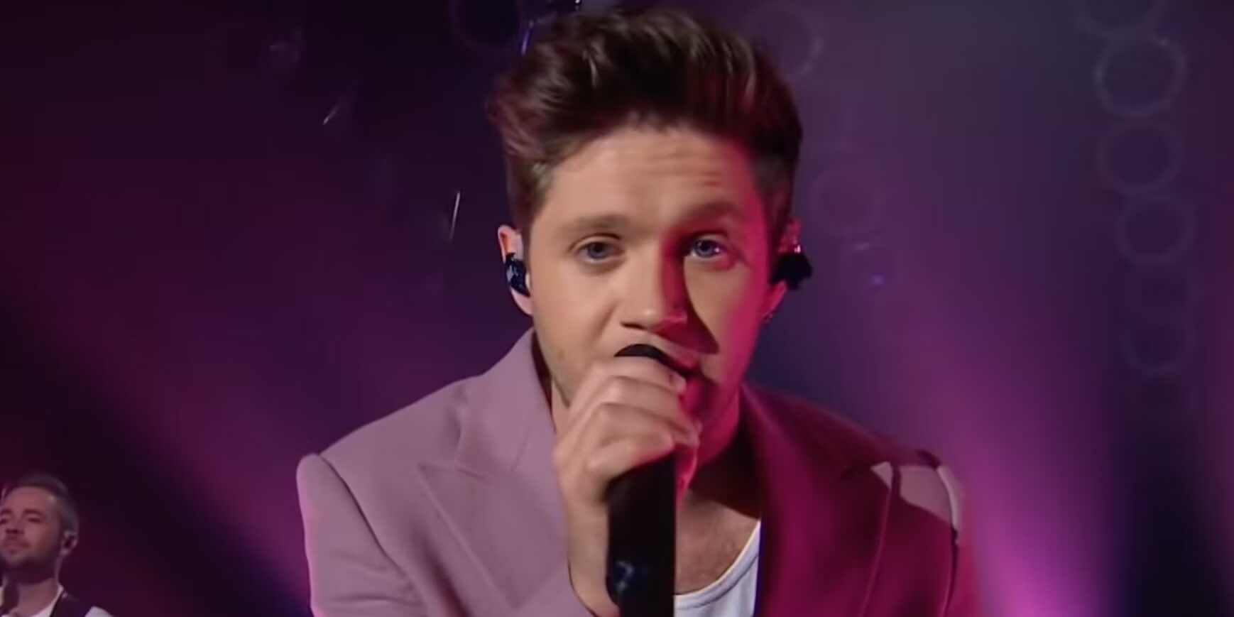 Who Is Niles On The Voice? (Actually, "Niall" From One Direction!)