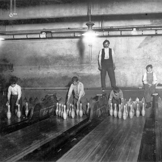 Bowling pinsetters, New York City, 1910