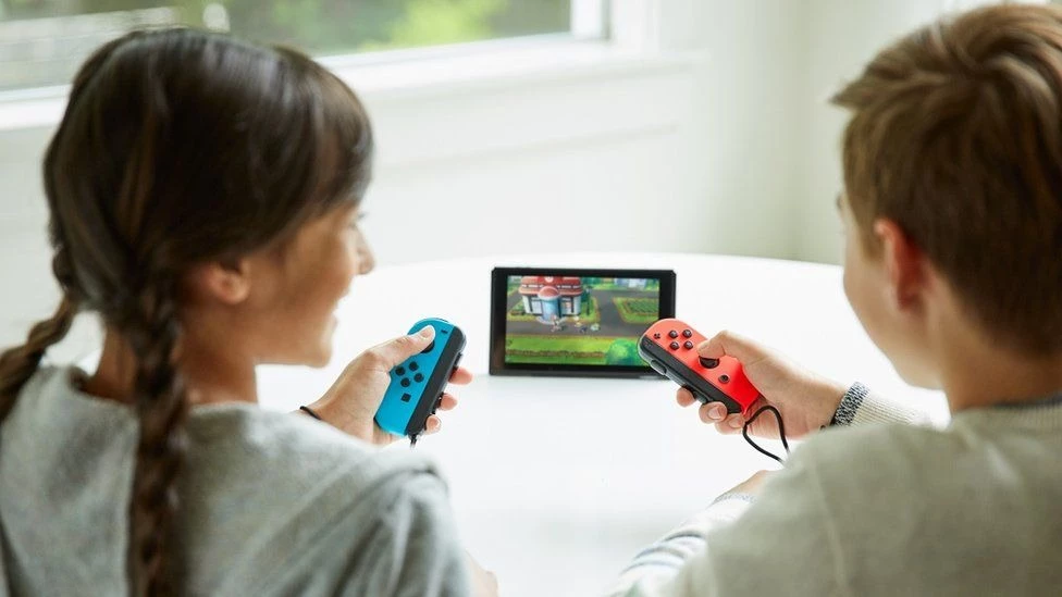 Dad Gets Accused Of Favoritism For Buying His Daughter Her Own Nintendo Switch