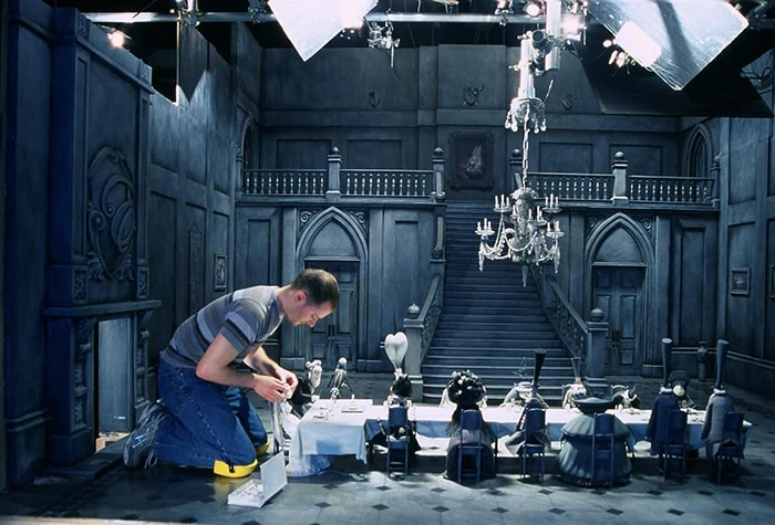 22 Unforgettable Behind-the-Scenes Shots Featuring Epic Practical Effects