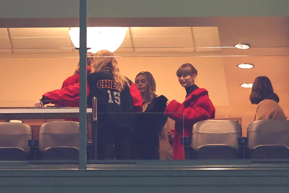 Taylor Swift's Touchdown: A Glamorous Affair At Travis Kelce's Game Against Green Bay Packers