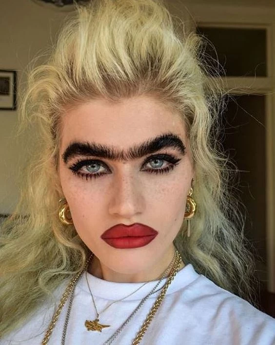 I really hate caterpillars so I hate her eyebrows