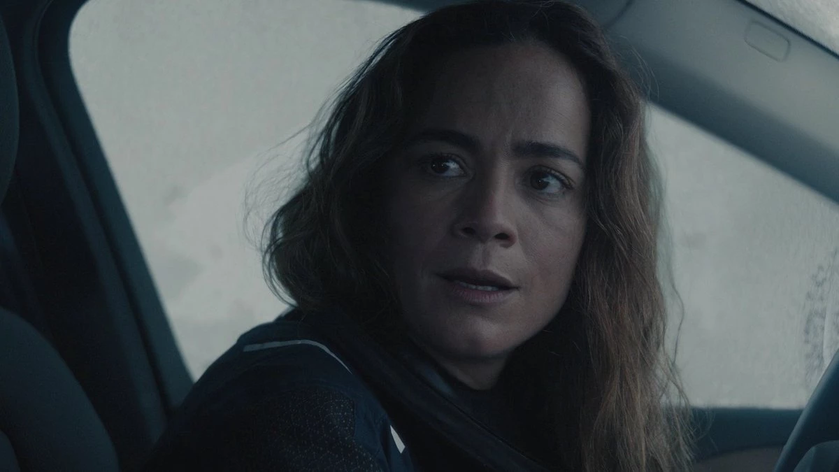 Sian (Alice Braga)