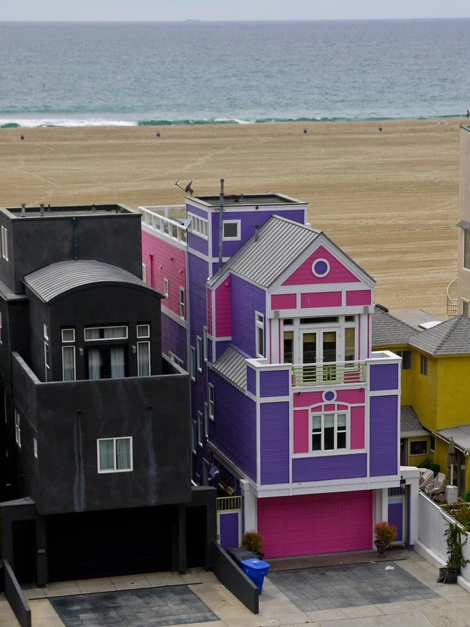The Houses Of A Barbie Fan And An Oppenheimer Enthusiast. Can You Tell Them Apart?