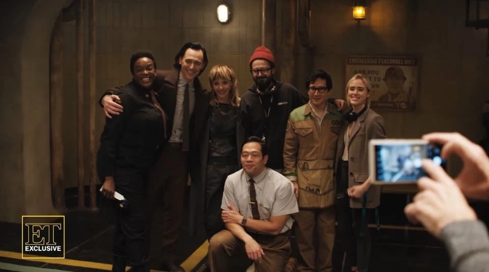 Hiddleston Takes A Picture With Sylvia And The Rest Of The TVA Crew