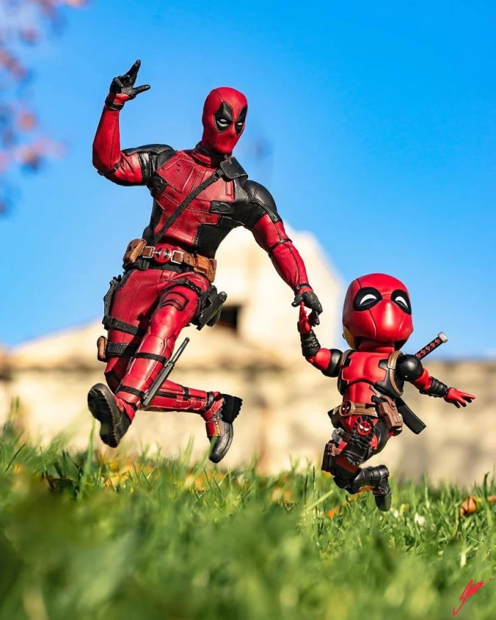 Deadpool Hangs Out With One Of His Variants