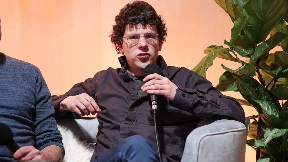 Jesse Eisenberg Roasted His Own Performance In Batman V Superman: Dawn Of Justice